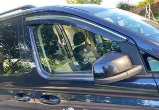 Ветровики с хромированным молдингом (4 шт., Sunplex Chrome). Volkswagen Caddy 2020- гг. plus1026004 фото
