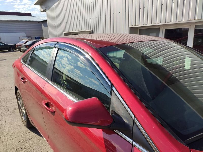 Дефлекторы окон (ветровики) SUN VISORS с металлической вставкой HYUNDAI SONATA 2015-2020 (DM-06 METAL) KL-1571 METAL фото