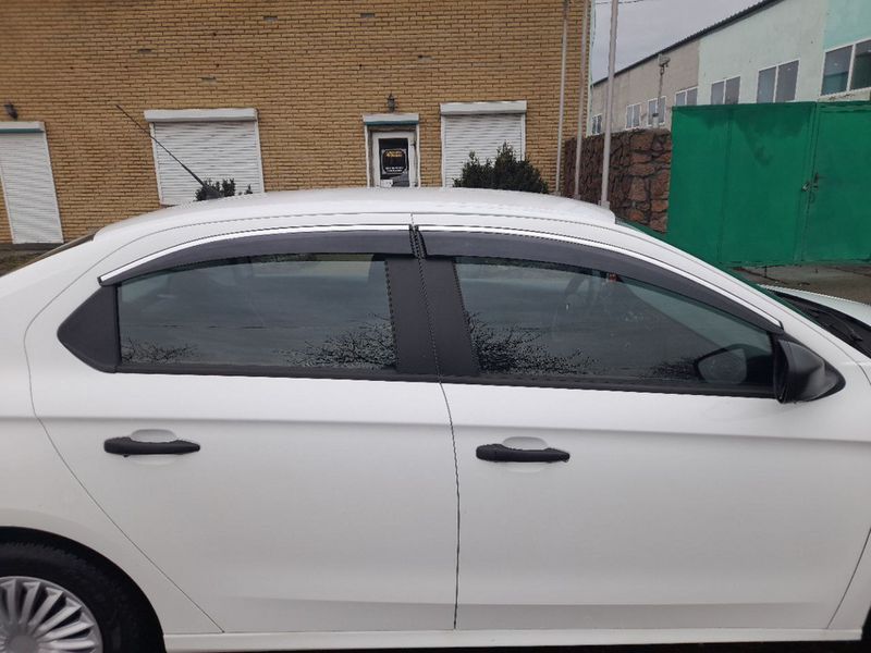 Ветровики с хромированным молдингом (4 шт., Sunplex Chrome). Peugeot 301 2012- гг. plus1019002 фото