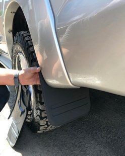 Задние короткие брызговики (2 шт.). Toyota Hilux 2006-2015 гг. toy-808-809 фото