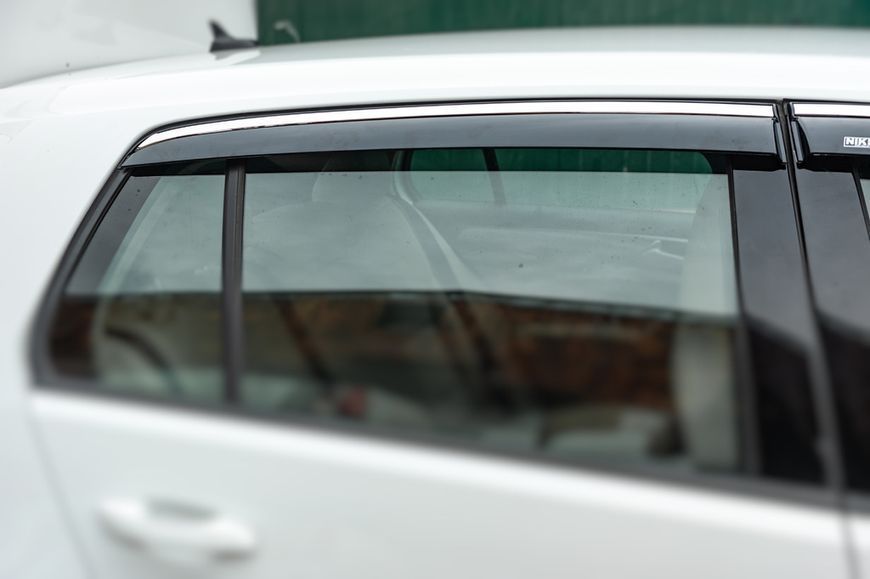 Ветровики с хромированным молдингом HB (4 шт, Niken). Volkswagen Golf 7/E-Golf 2012-2020 гг. 047vw020201 фото