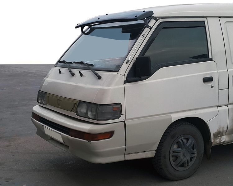 Козырек на лобовое стекло. Mitsubishi L300 1986-2013 гг. 31570590-010410 фото