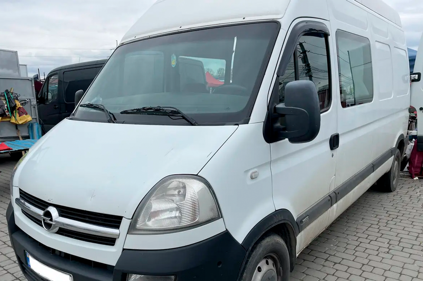 Ветровики на окна (2 шт, HIC). Nissan Interstar 2002-2010 гг. ren22 фото